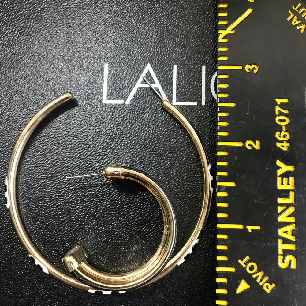 Elegant Gold and Black Hoop Earrings - Picture 4 of 6